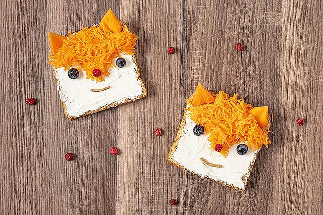 ilustrační obrázek: chléb s žervé a strouhanou mrkví